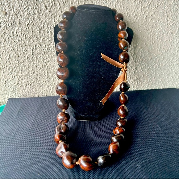 Hawaiian Lei - Kukui  Nut Lei Necklace Hawaiian/Hawaii - Picture 1 of 2